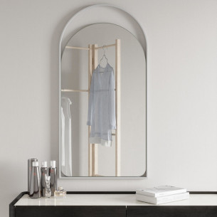 Дизайнерское арочное настенное зеркало Artful в металлической раме белого цвета